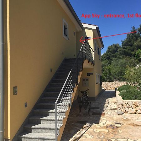Gavza Sky View Apartment Cres Exterior photo