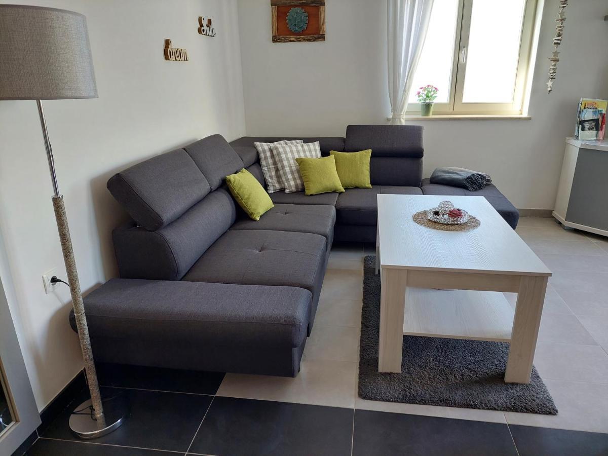Gavza Sky View Apartment Cres Exterior photo