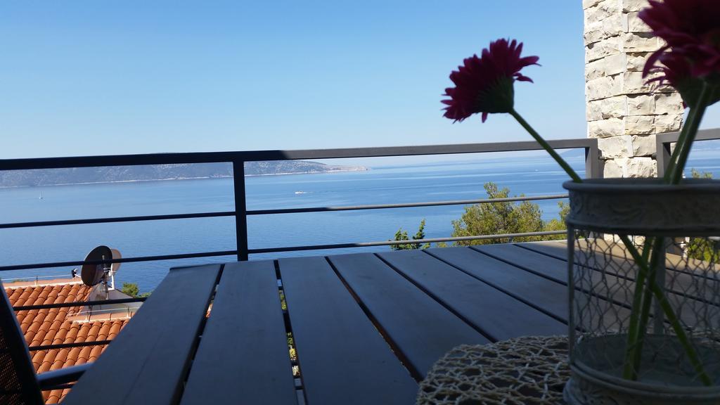 Gavza Sky View Apartment Cres Exterior photo