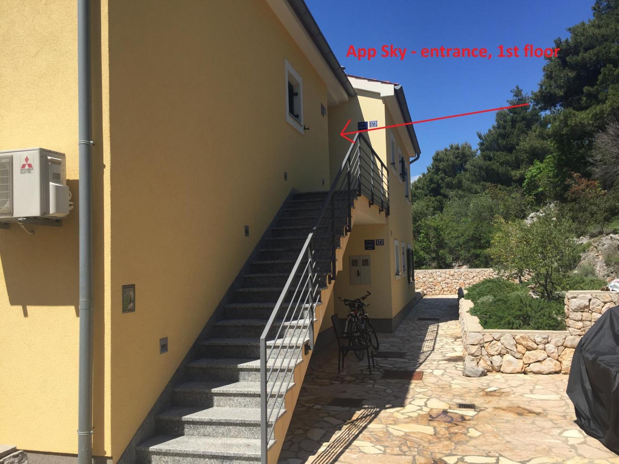 Gavza Sky View Apartment Cres Exterior photo